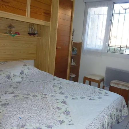 Rez-de-jardin Avec Piscine Et Parking A Marseillan-plage - Fr-1-387-63 Apartment